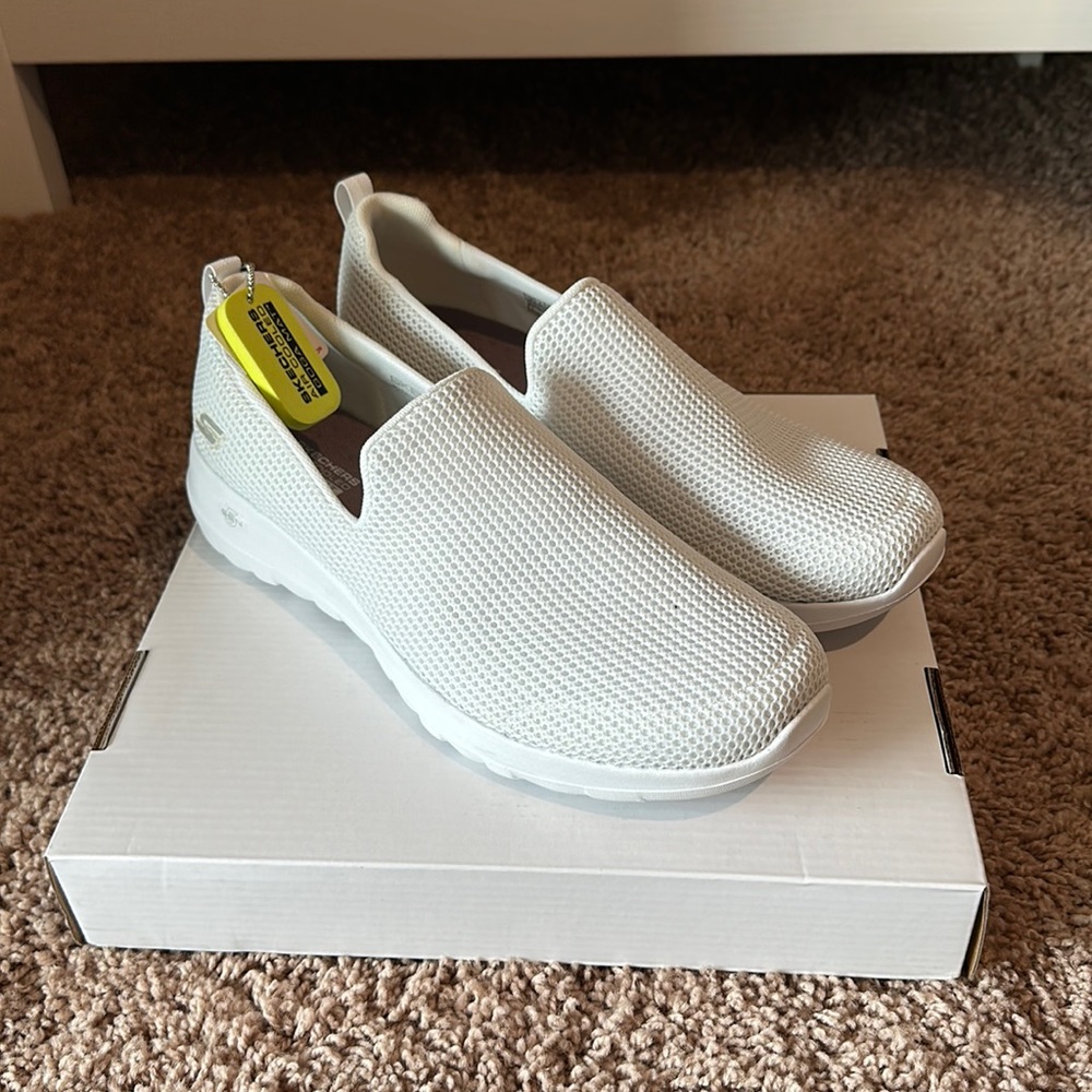 Skecher Go Walks